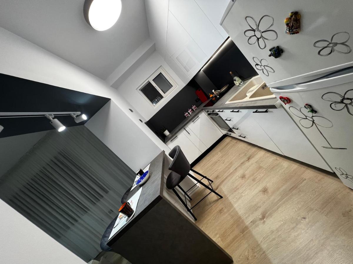 Amion Apartment In Center Of Tirana Buitenkant foto