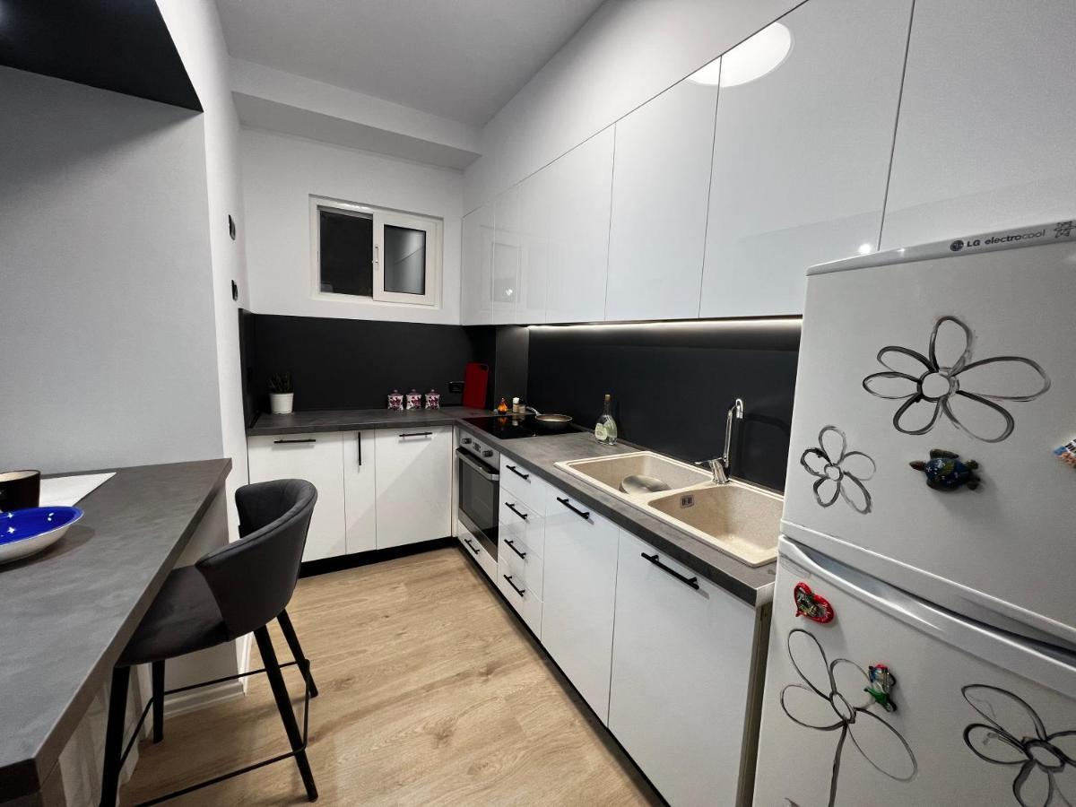 Amion Apartment In Center Of Tirana Buitenkant foto