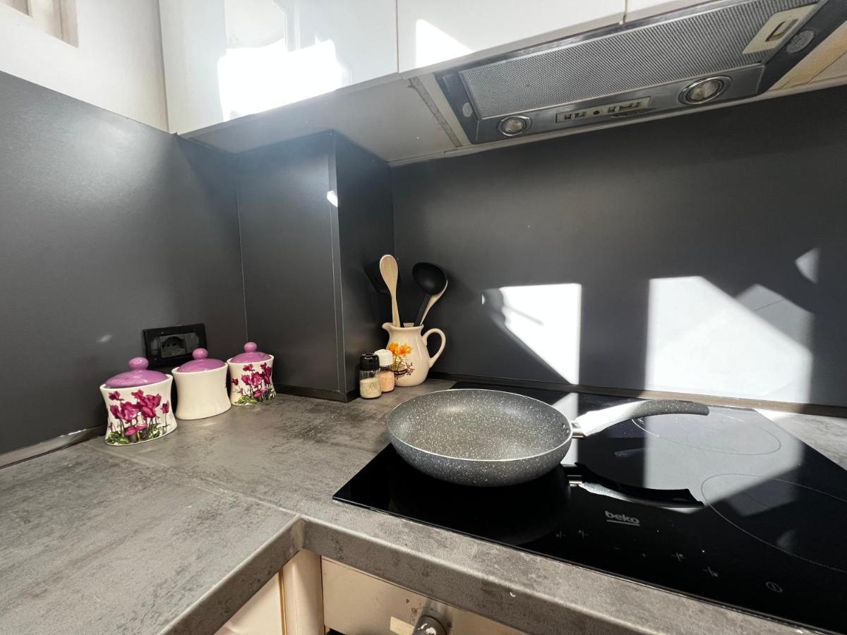 Amion Apartment In Center Of Tirana Buitenkant foto
